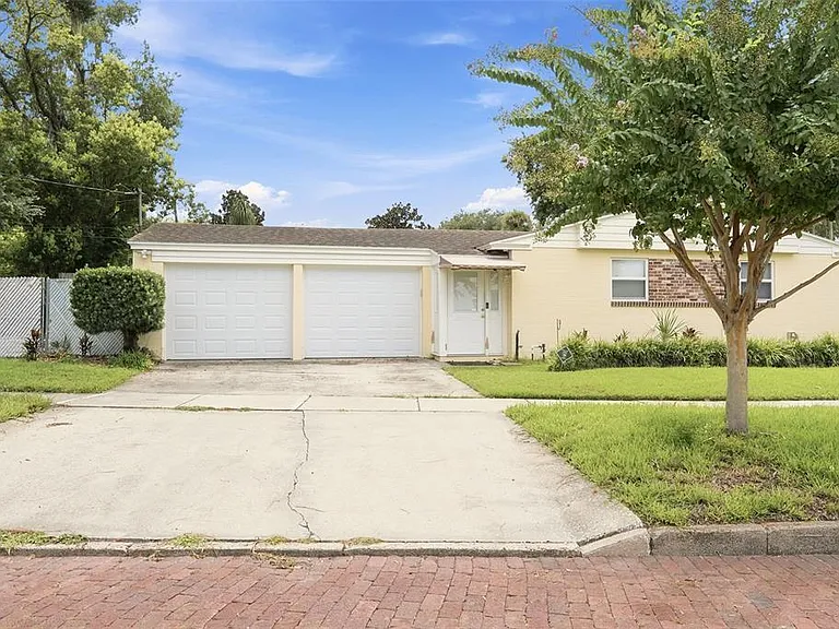 1228 Spring Lake Dr — Photo 3
