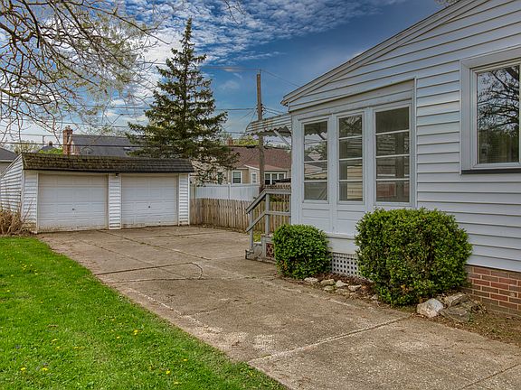 3rd image of 10185 Chesterfield Dr