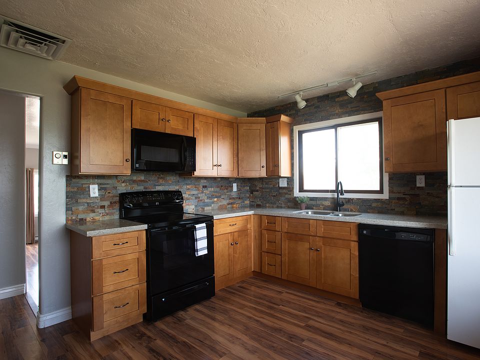 Kitchen off sunken livingrm