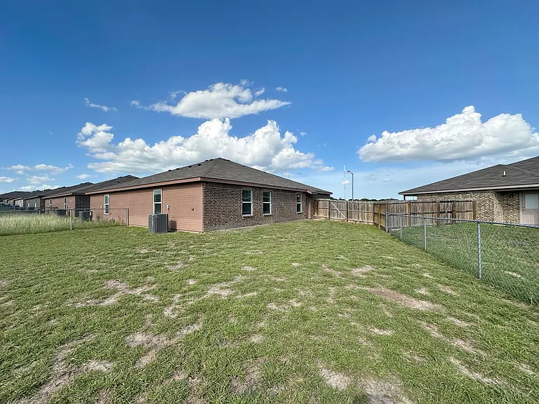901 Lasso Dr — Photo 54