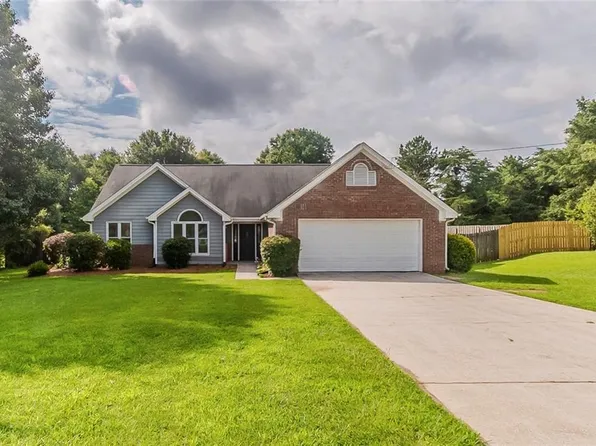 250 Meadow View Dr, Grayson, GA 30017