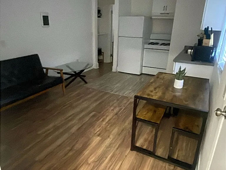 304 E 4th St #304B — Photo 5