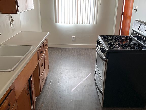 4th image of 6105 Woodruff Ave #D
