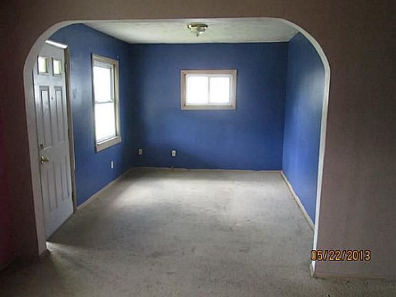 3rd image of 816 E Starr Ave