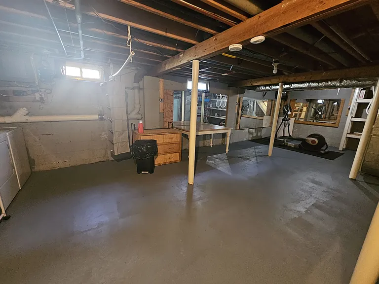 158 Marshall Ave W — Photo 17