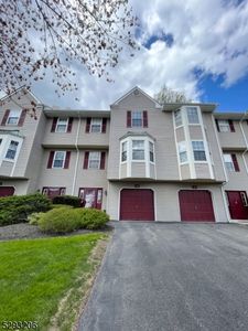 102 Pinehurst Dr, Washington, NJ, 07882