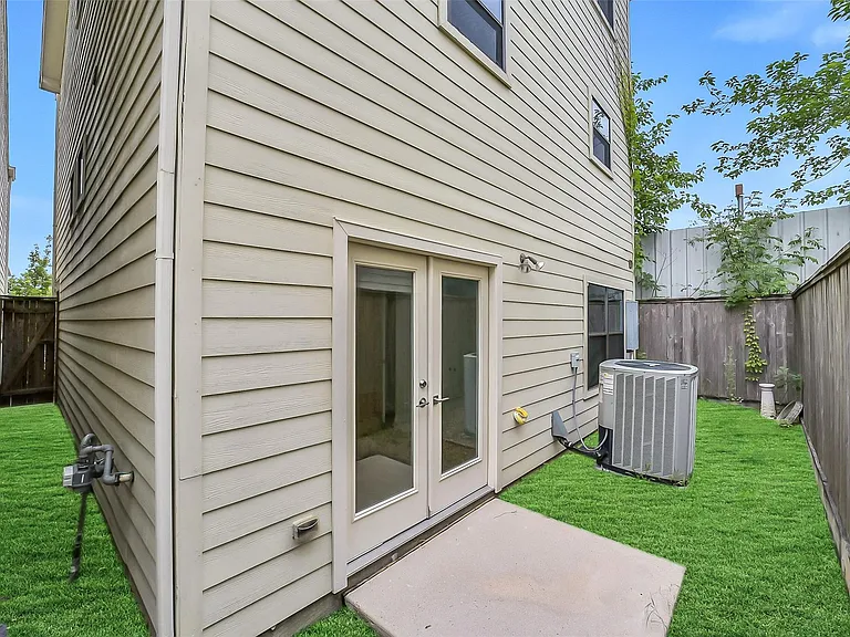 650 Westcross St #70 — Photo 34