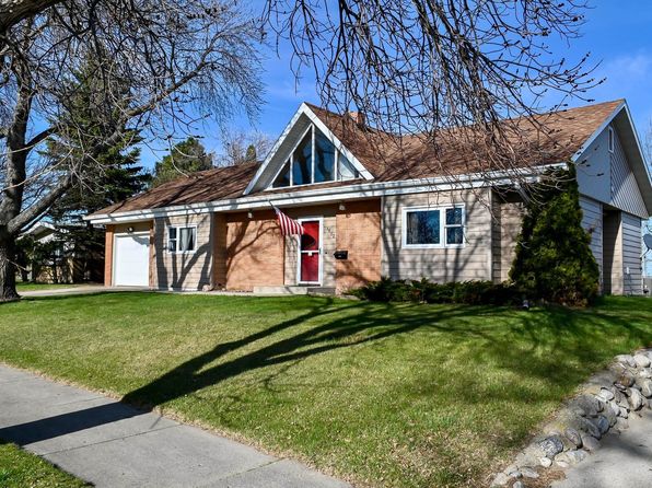 1612 6th St NW, Minot, ND 58703