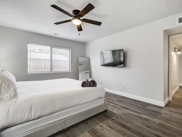 5048 Pemberton Ln — Photo 10