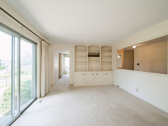 4th image of 412 Parkland Dr SE