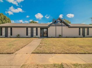 2100 Hurstview Dr, Hurst, TX 76054