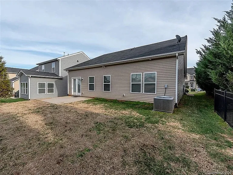 1015 Albany Park Dr — Photo 29