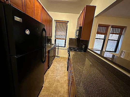 2nd image of 410 E 17th St #2
