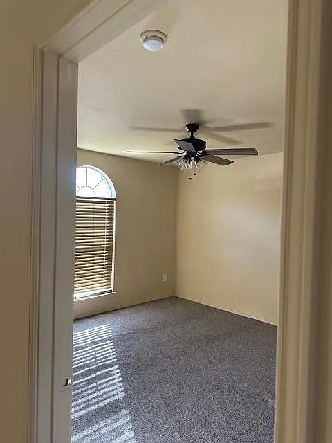 3 bed, 1324 sqft, $1,800 — Photo 4