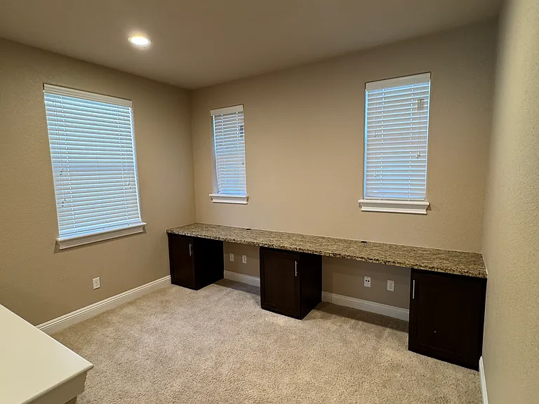 553 Addison Ct — Photo 10