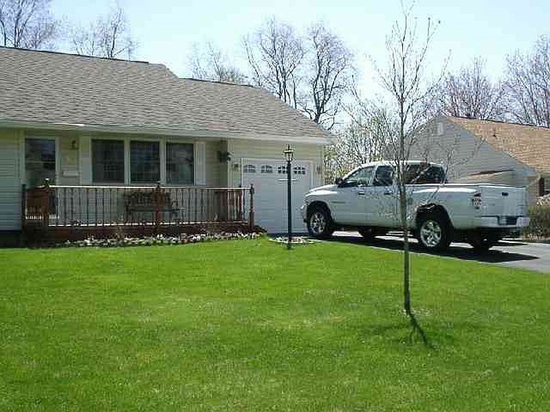3rd image of 38 TERRY Avenue