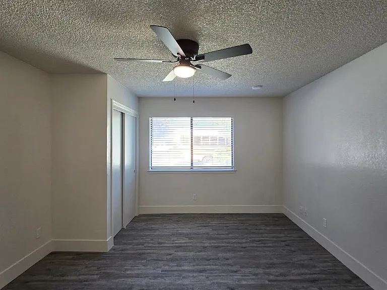 3233 Stanford Ave — Photo 4