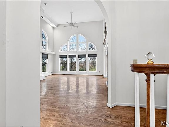 3rd image of 433 Spears St