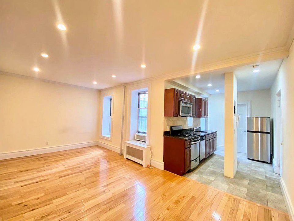 1st image of 408 W 44th St #98