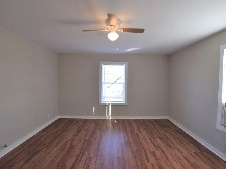 441 Clarence St — Photo 5