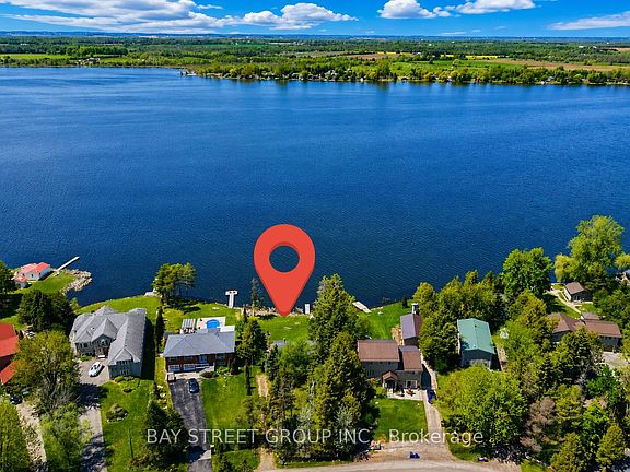 2nd image of 33 Cedar Cres