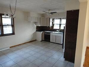 5th image of 2142 Cedar Ave