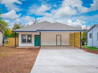 805 Jones Ave, Seguin, TX 78155