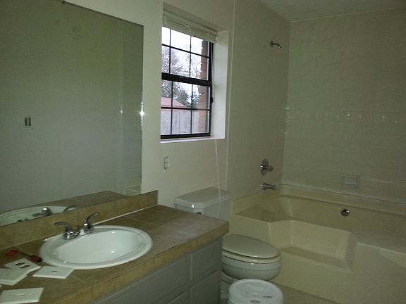 4th image of 7053 Lakeview Dr