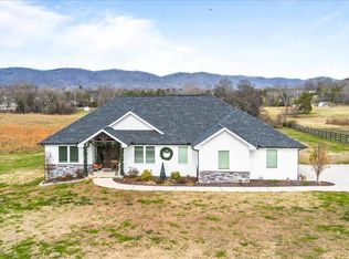129 Austin Ln, Jacksboro, TN 37757