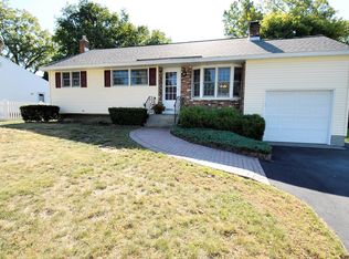 16 Castle Ct, Loudonville, NY 12211