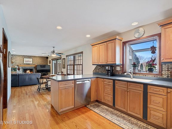 4th image of 1140 Cayuga Dr
