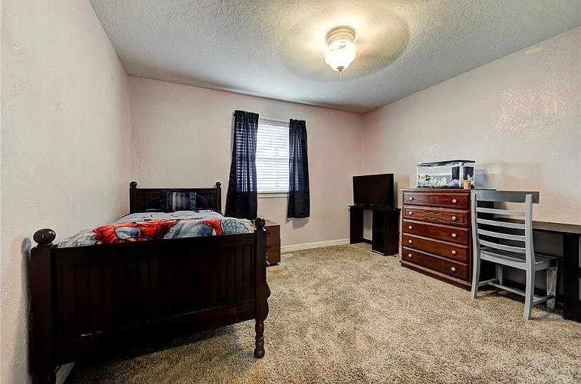 1st image of 608 Smalley Dr #1
