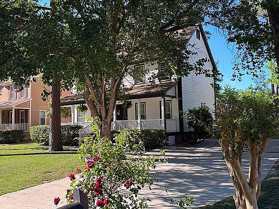 2nd image of 211 Brook Hollow Dr