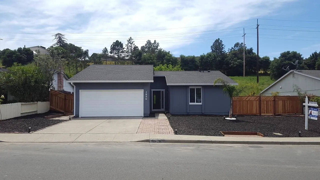 1836 Lupine Rd photo 1