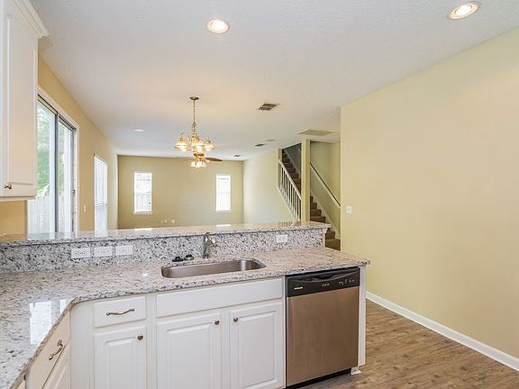 5th image of 3172 Litchfield Dr