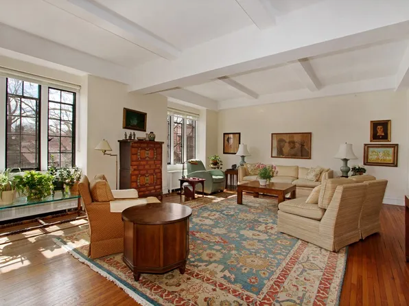 10 Holder Place image 1 of 4