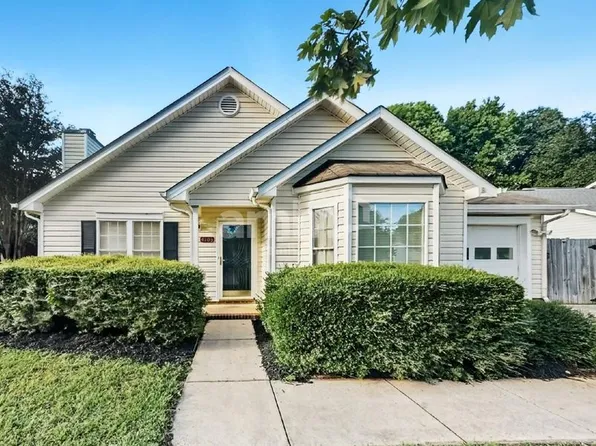 4103 Auburn Hills Dr, Greensboro, NC 27407