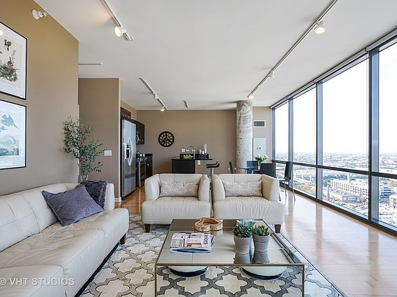 5th image of 860 W Blackhawk St Unit 2304