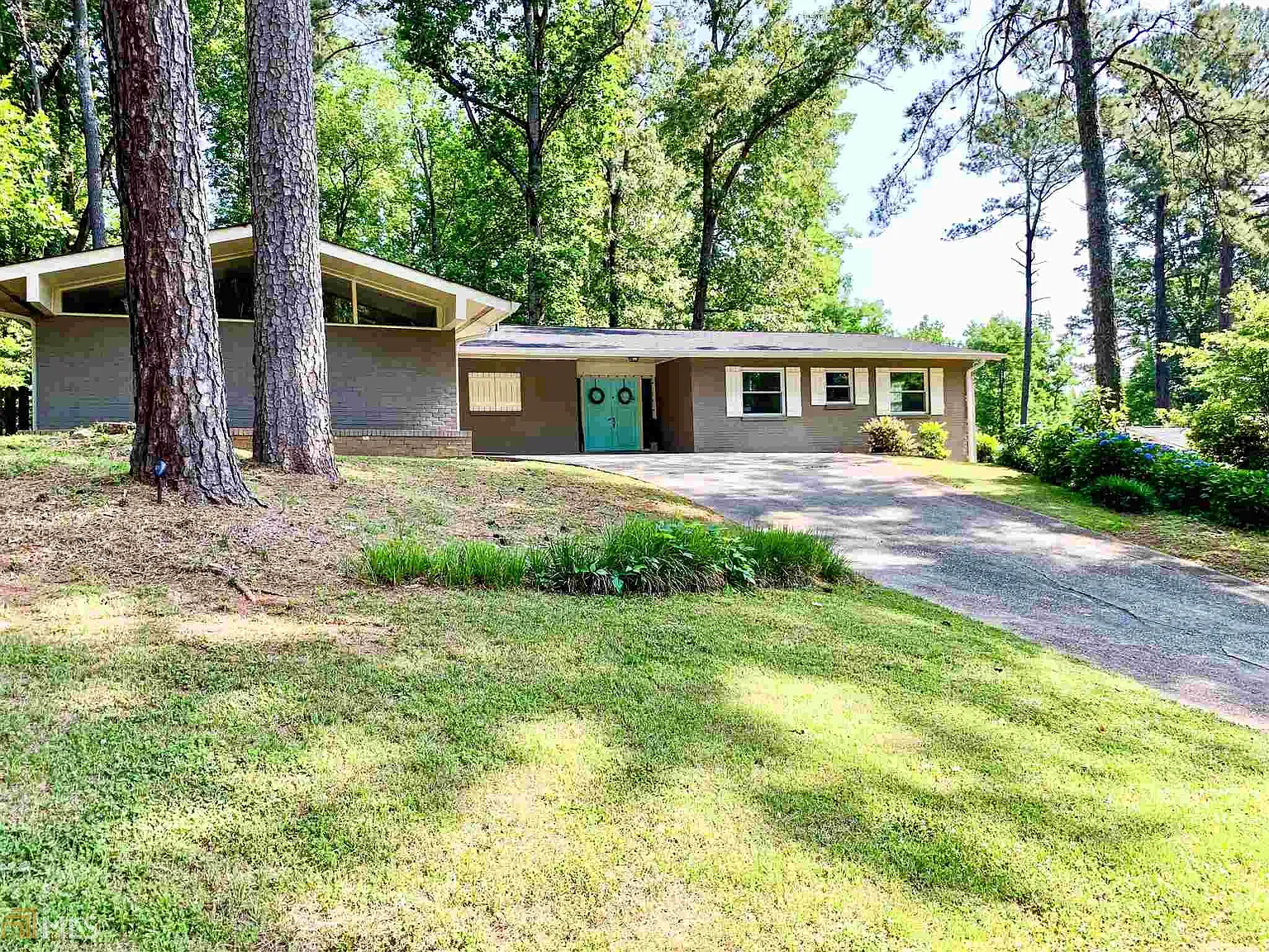 3574 Cloudland Dr photo 1