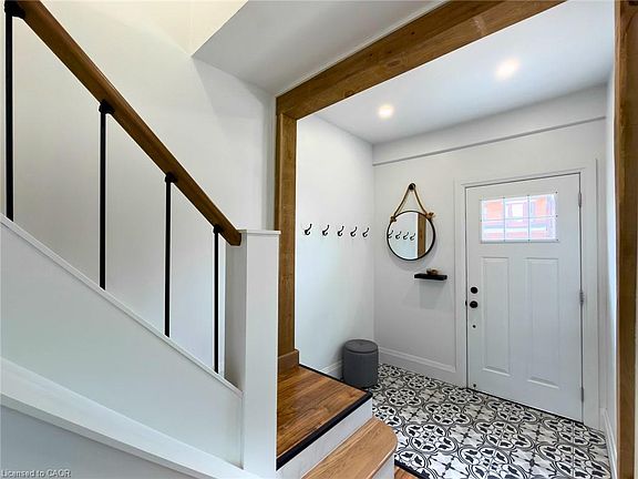 3rd image of 138 Cavell Ave