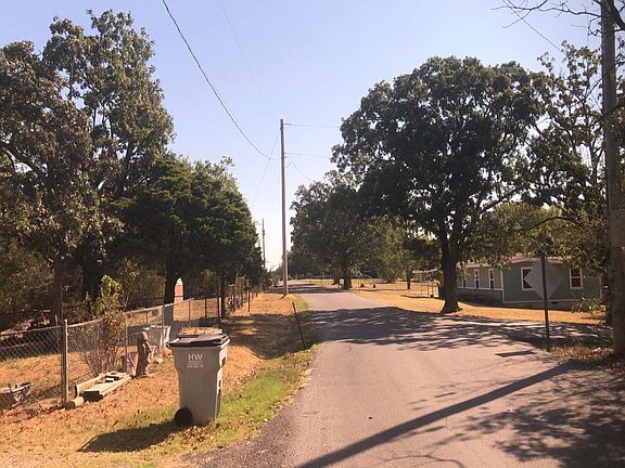 4th image of 26 W Hilltop Rd