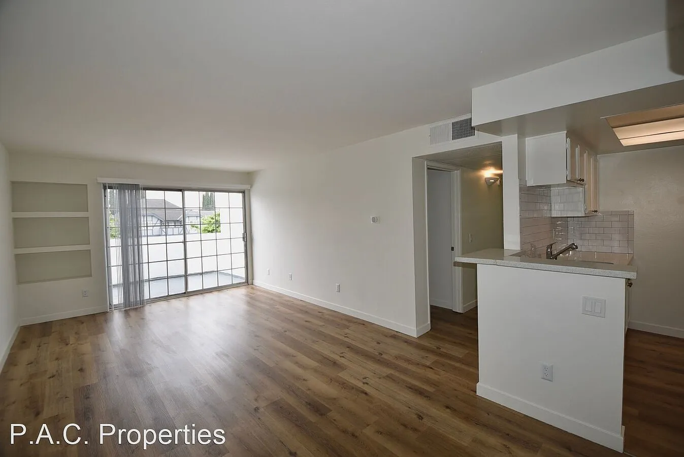 15007 Burbank Blvd — Photo 3