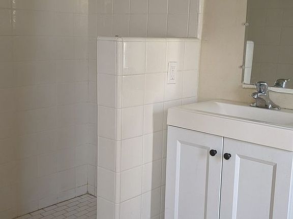 5th image of 673 Santa Rosa St #C