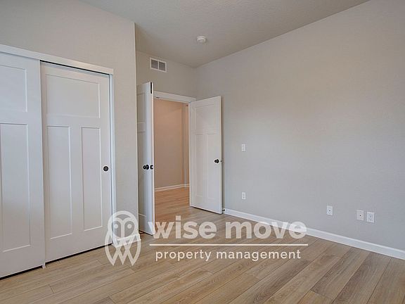 4th image of 811 SW 4th Ave