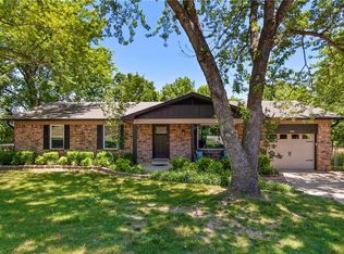 226 S Happy Hollow Rd, Fayetteville, AR 72701