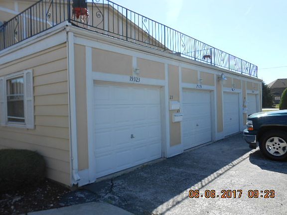 3rd image of 19325 Oakwood Ave