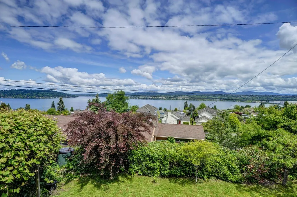 4 bed, 2320 sqft, $3,550 — Photo 2
