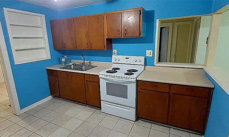 1115 NW 22nd Ave — Photo 3