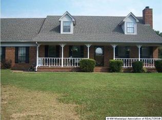 2170 Red Apple Dr, Horn Lake, MS 38637