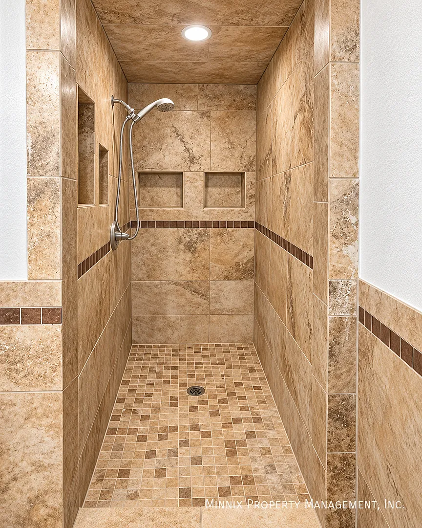 5 bedroom | 5109 48th St. — Photo 4